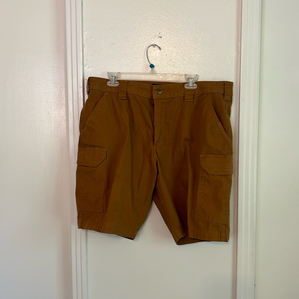 Lincoln Outfitters (2) pairs NWOT Men’s Cargo Shorts  38 in excellent condition